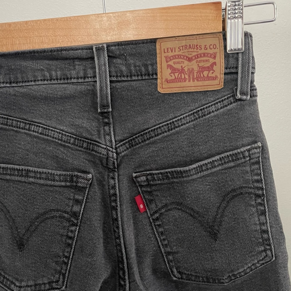 Levi’s Ribcage Straight Size 24